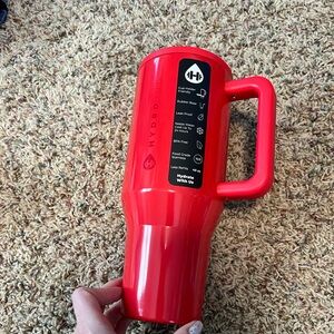 HydroJug 40 oz Traveler in Red Shine brand new with stickers